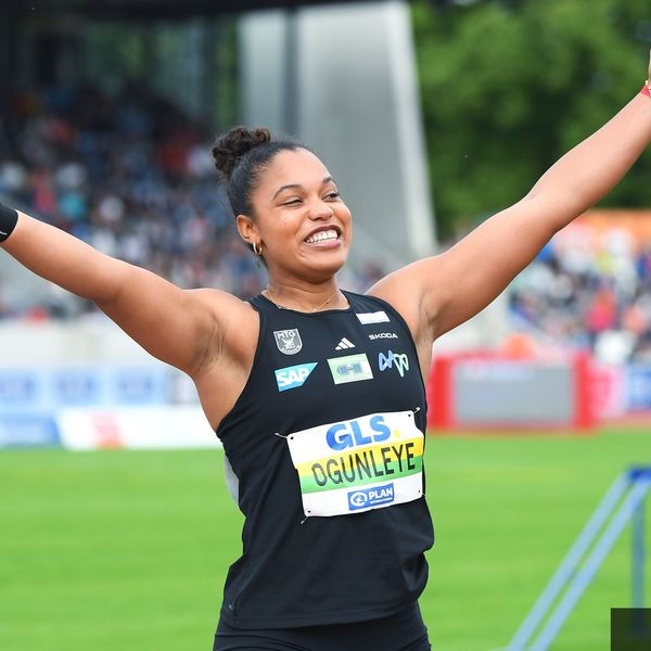 Yemisi Ogunleye (MTG Mannheim) feiert ihren DM-Titel und die Stimmung im Stadion 