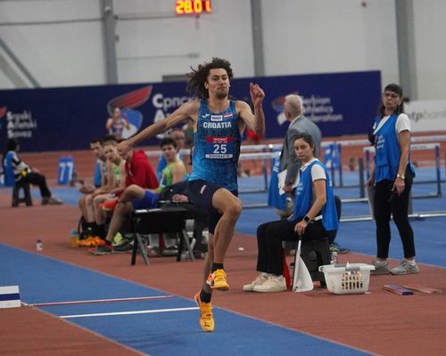Joshua Bozic beim Ländervergleichskampf
